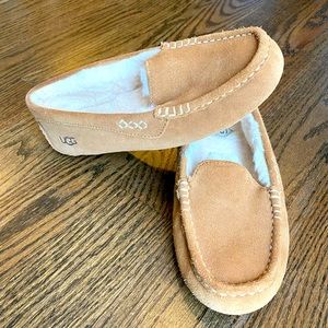 UGG- Moccasin Women’s Ansley Slipper- 7